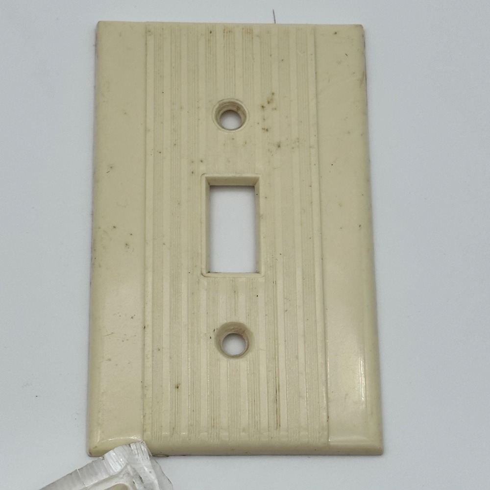 Lot of 7 Switch and Outlet Plate Covers Metal Mulberry brand and Plastic - Picture 6 of 10
